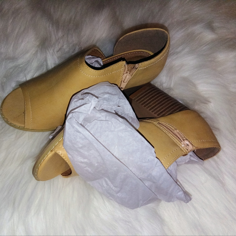 Women's Mata Wedge Heels Tan Size 7
